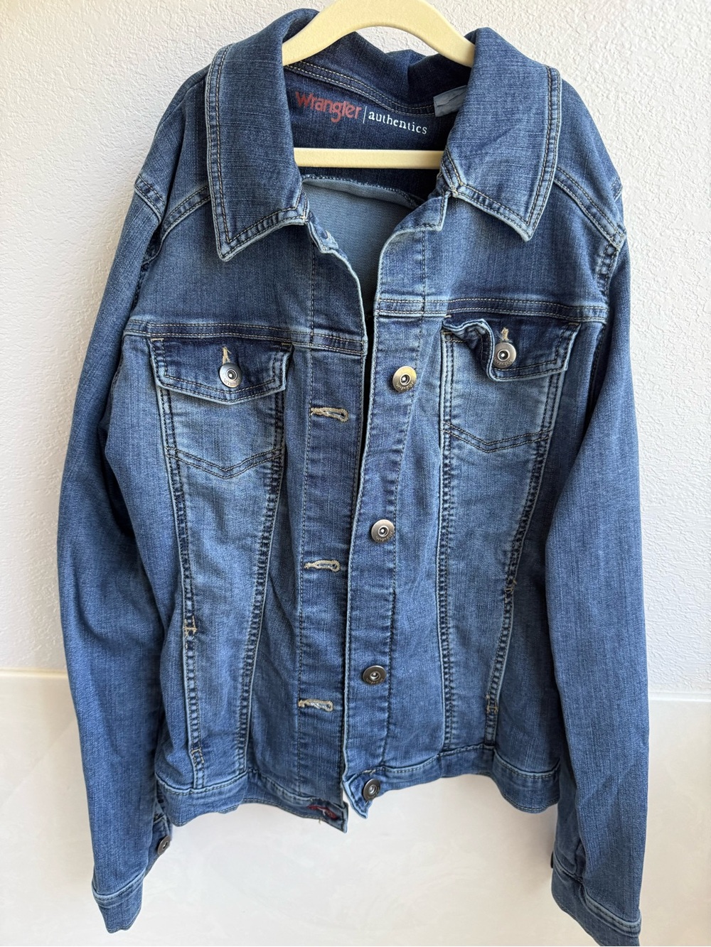 Wrangler Denim Jean Jacket in Medium Blue